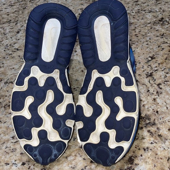 Nike Air270 React - Picture 5 of 9
